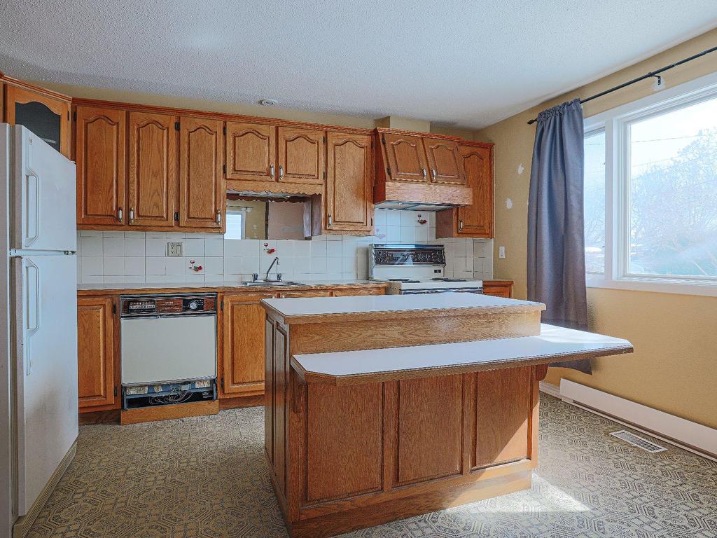 









3396


Rue Delphis

,
Laval (Fabreville),




QC
H7P1W8

