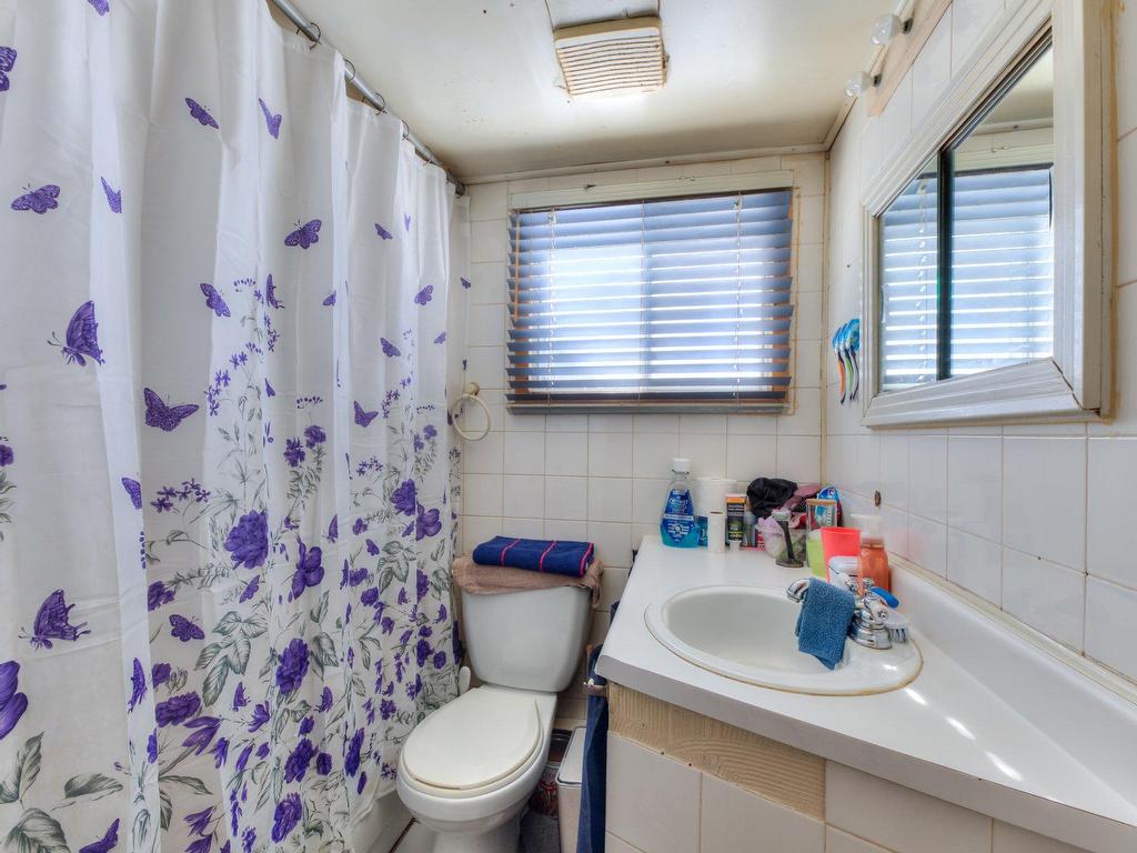 









141


Rue Delisle

,
Laval (Duvernay),




QC
H7A2V2


