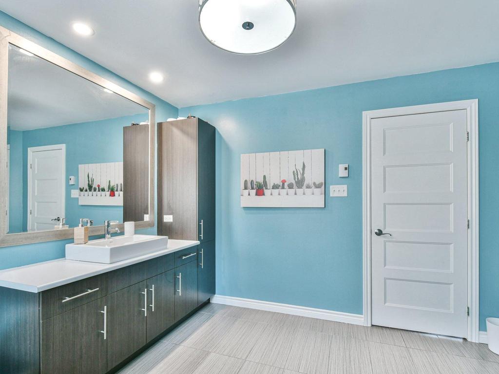 









196


Rue Jacques

,
Saint-Colomban,




QC
J5K1E9

