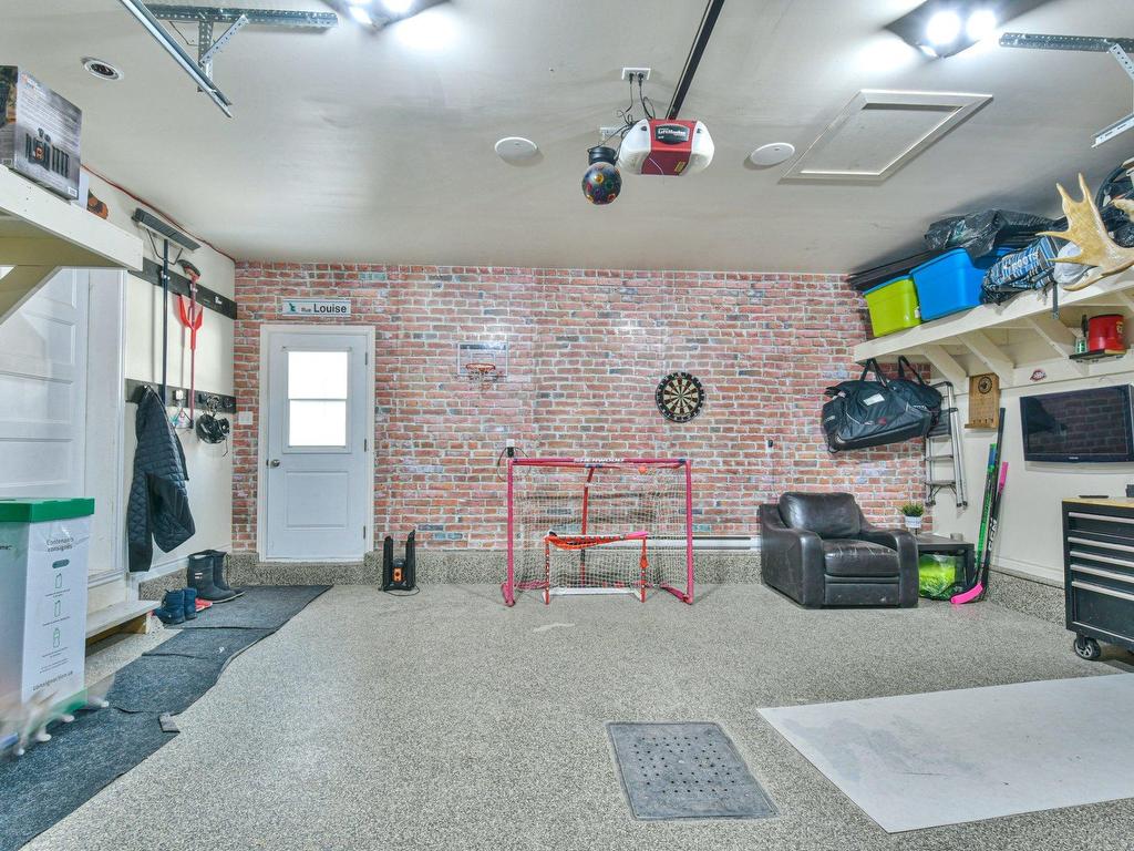 









196


Rue Jacques

,
Saint-Colomban,




QC
J5K1E9

