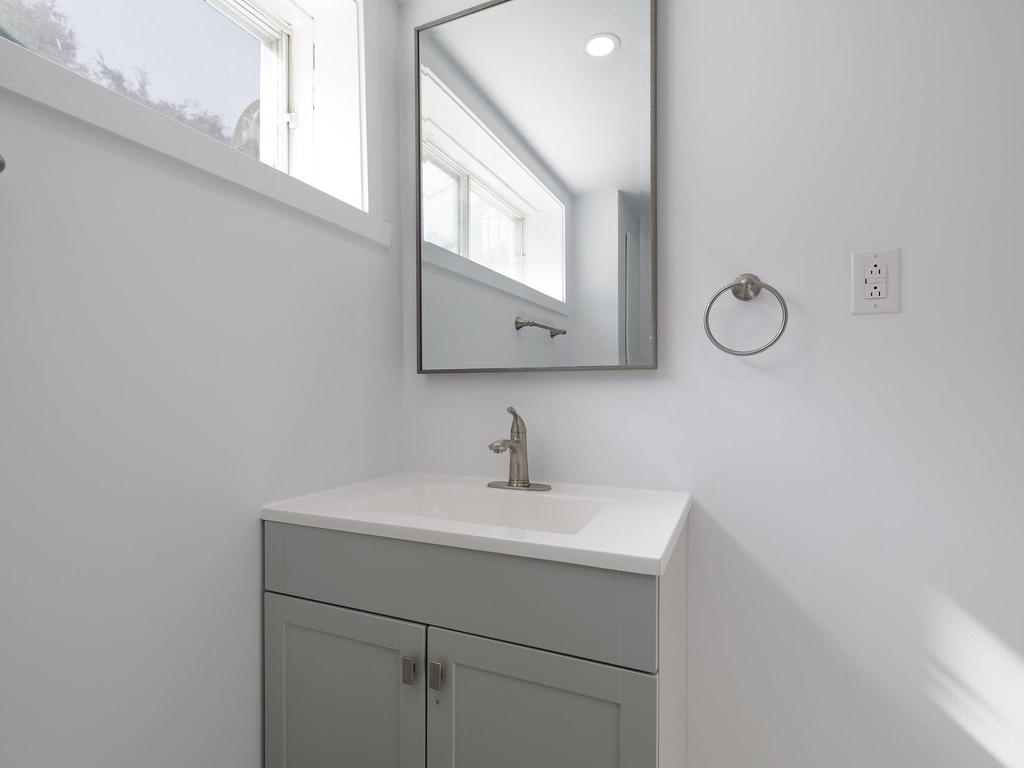 









80


Rue des Chênes

,
L'Île-Perrot,




QC
J7V8M1

