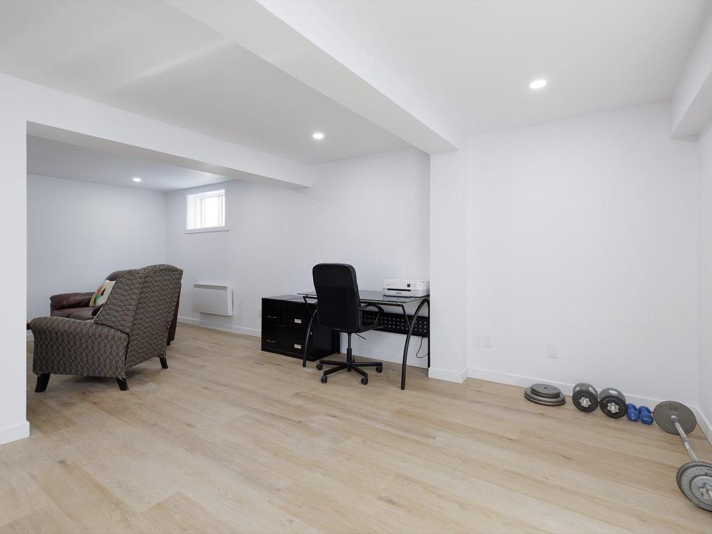 









80


Rue des Chênes

,
L'Île-Perrot,




QC
J7V8M1

