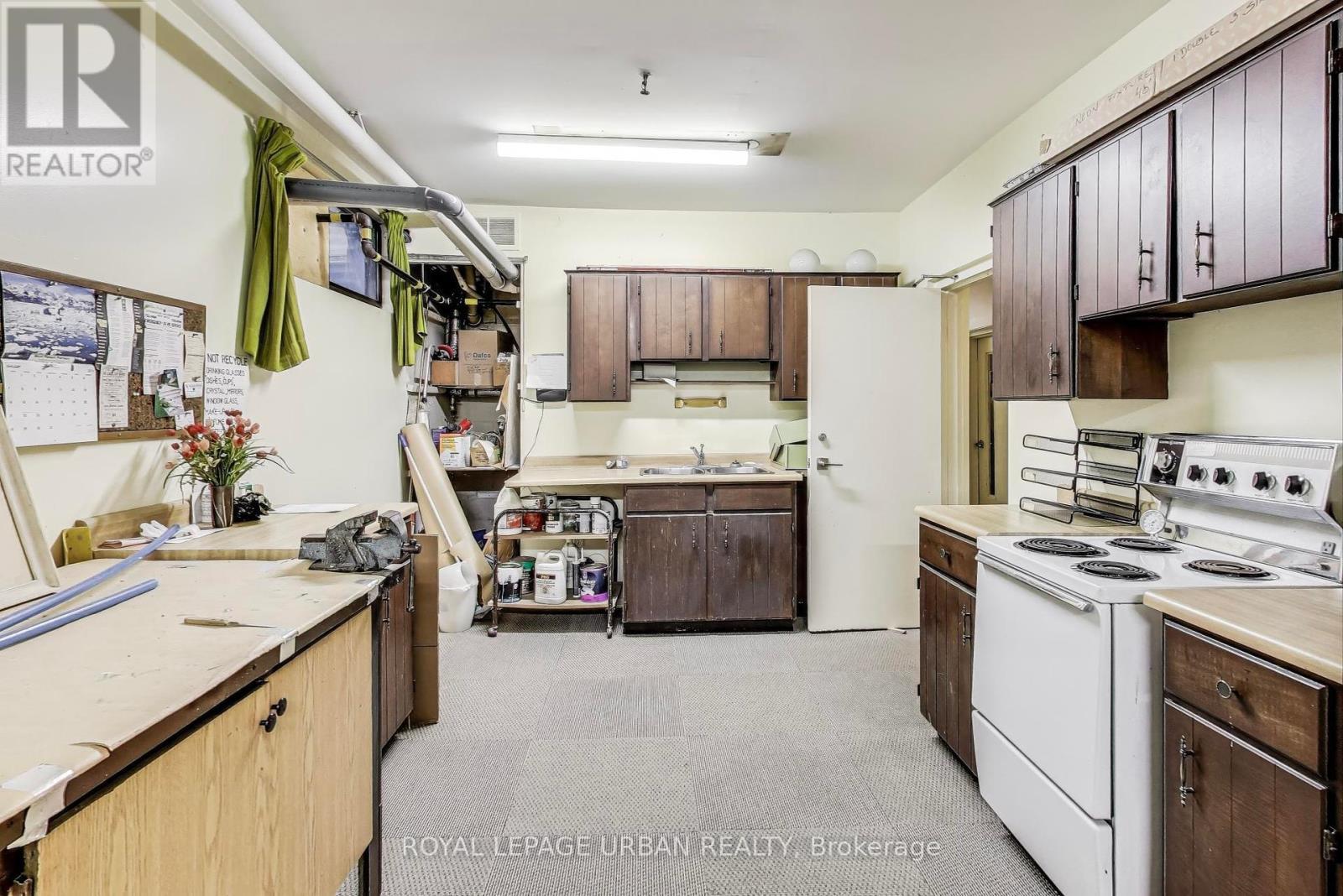 












7 - 166 SHERWOOD AVENUE

,
Toronto,




Ontario
M4P2A8

