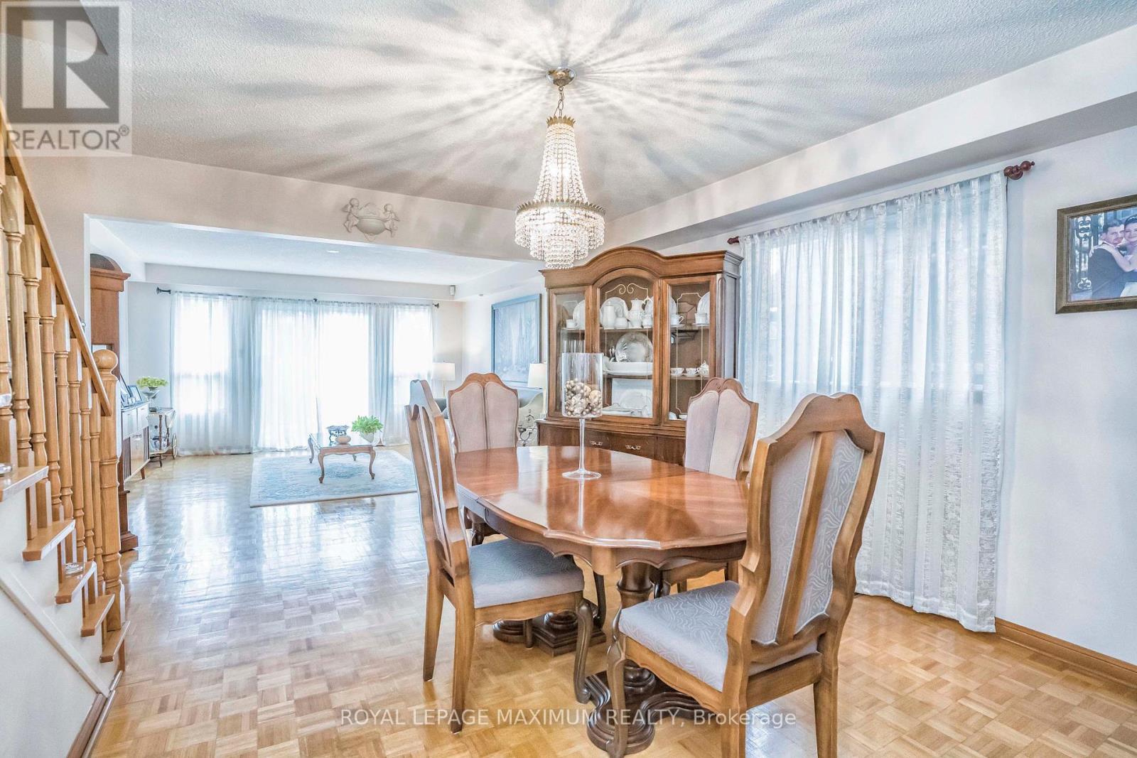 












637 CALEDONIA ROAD

,
Toronto,




Ontario
M6E4V7

