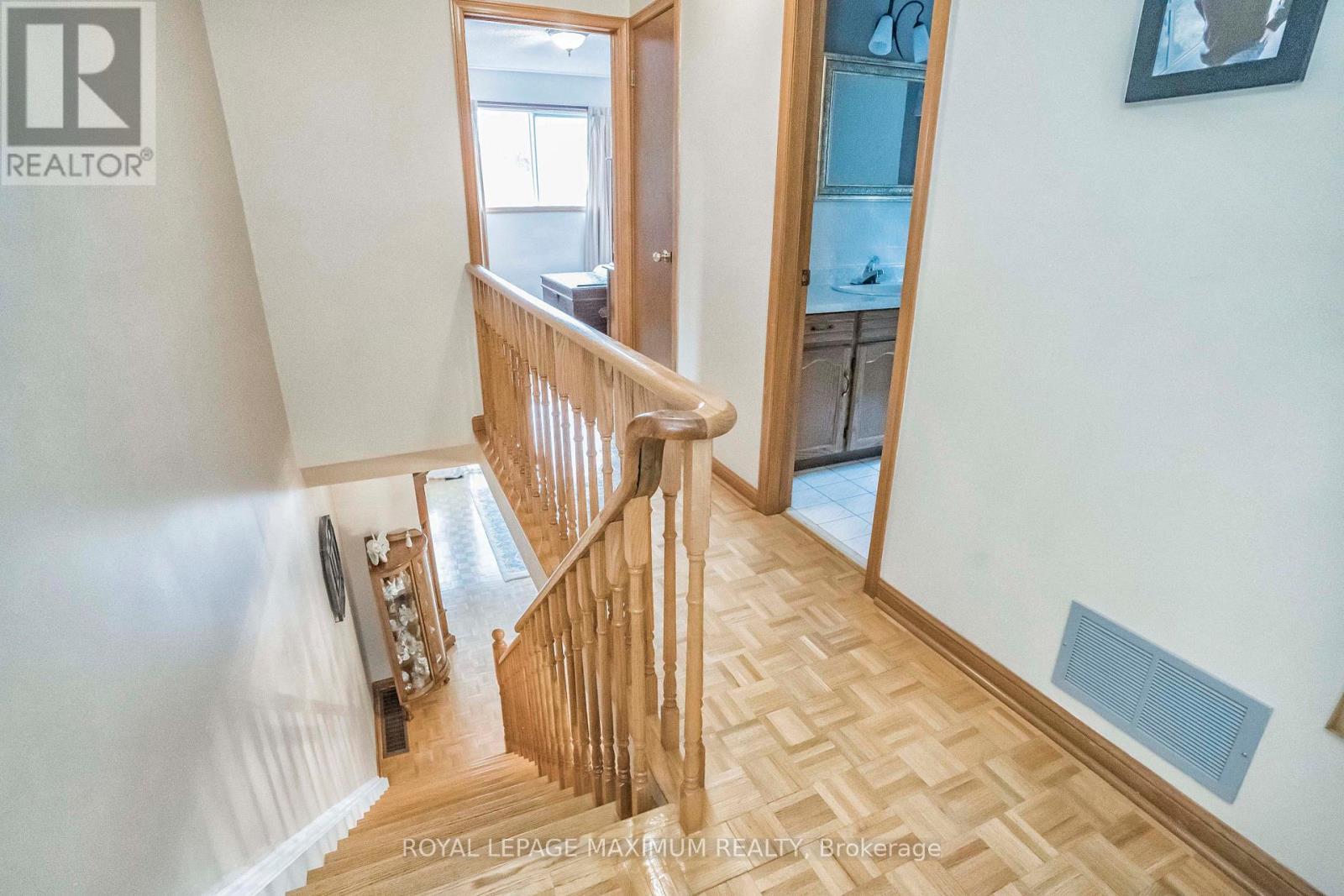 












637 CALEDONIA ROAD

,
Toronto,




Ontario
M6E4V7

