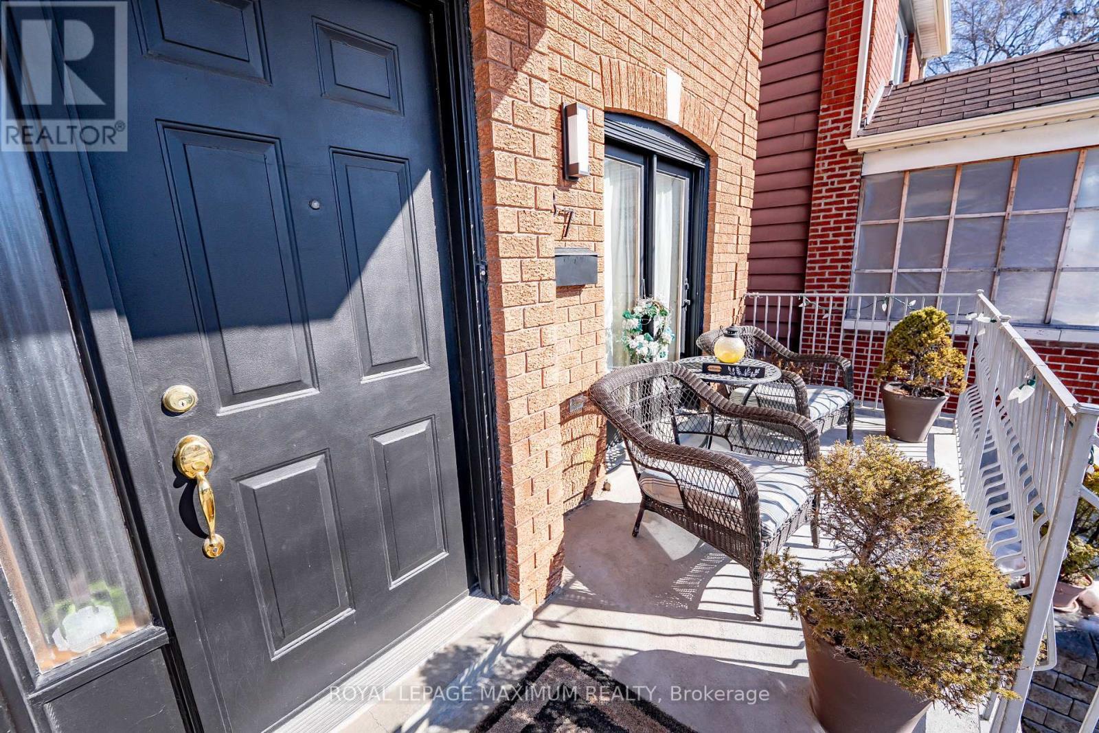 












637 CALEDONIA ROAD

,
Toronto,




Ontario
M6E4V7


