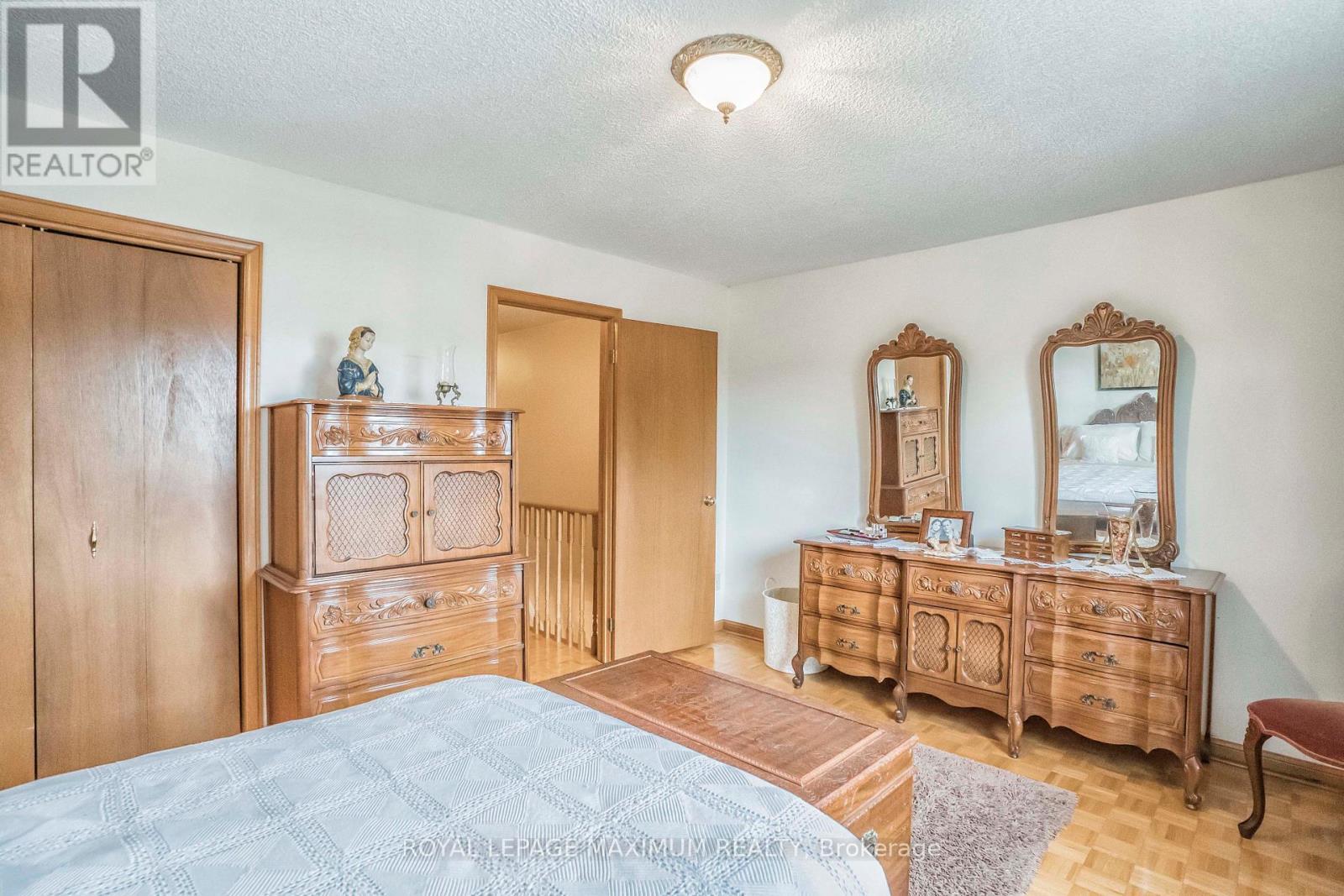 












637 CALEDONIA ROAD

,
Toronto,




Ontario
M6E4V7

