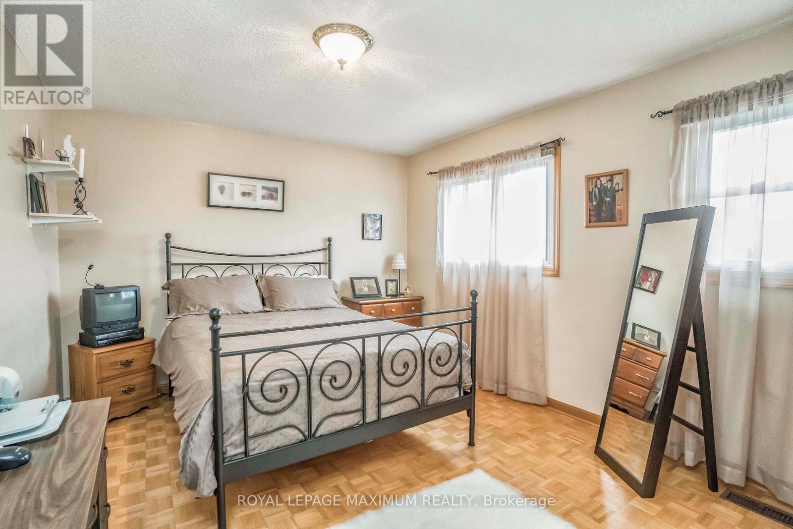 












637 CALEDONIA ROAD

,
Toronto,




Ontario
M6E4V7


