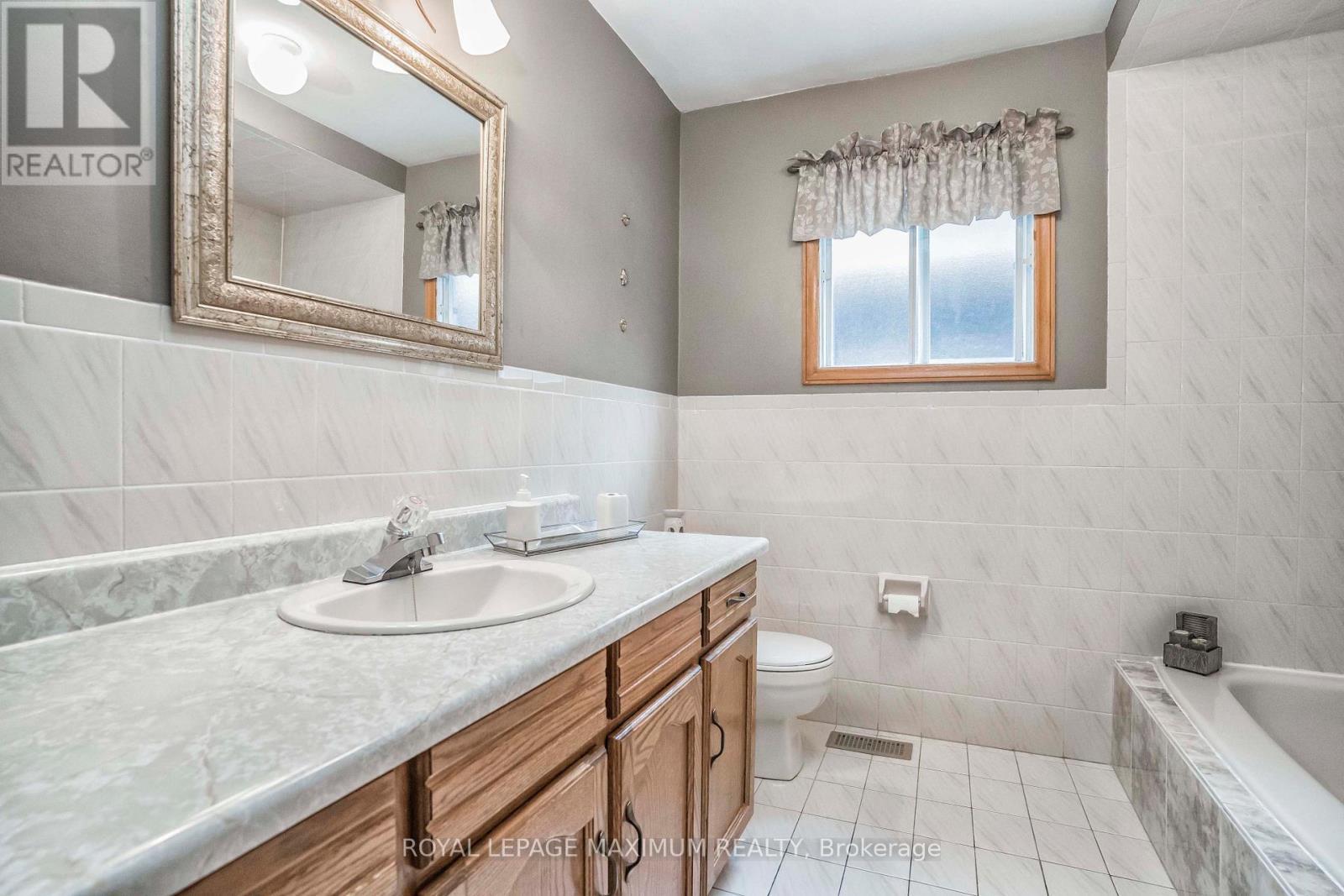 












637 CALEDONIA ROAD

,
Toronto,




Ontario
M6E4V7

