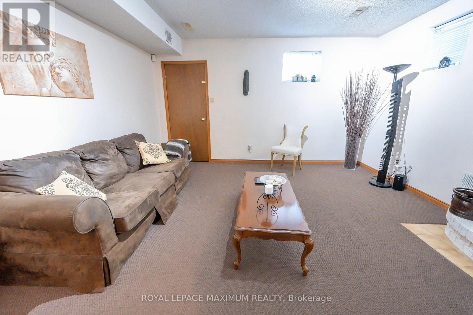 












637 CALEDONIA ROAD

,
Toronto,




Ontario
M6E4V7

