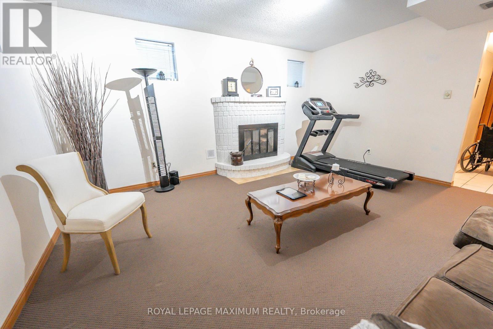 












637 CALEDONIA ROAD

,
Toronto,




Ontario
M6E4V7

