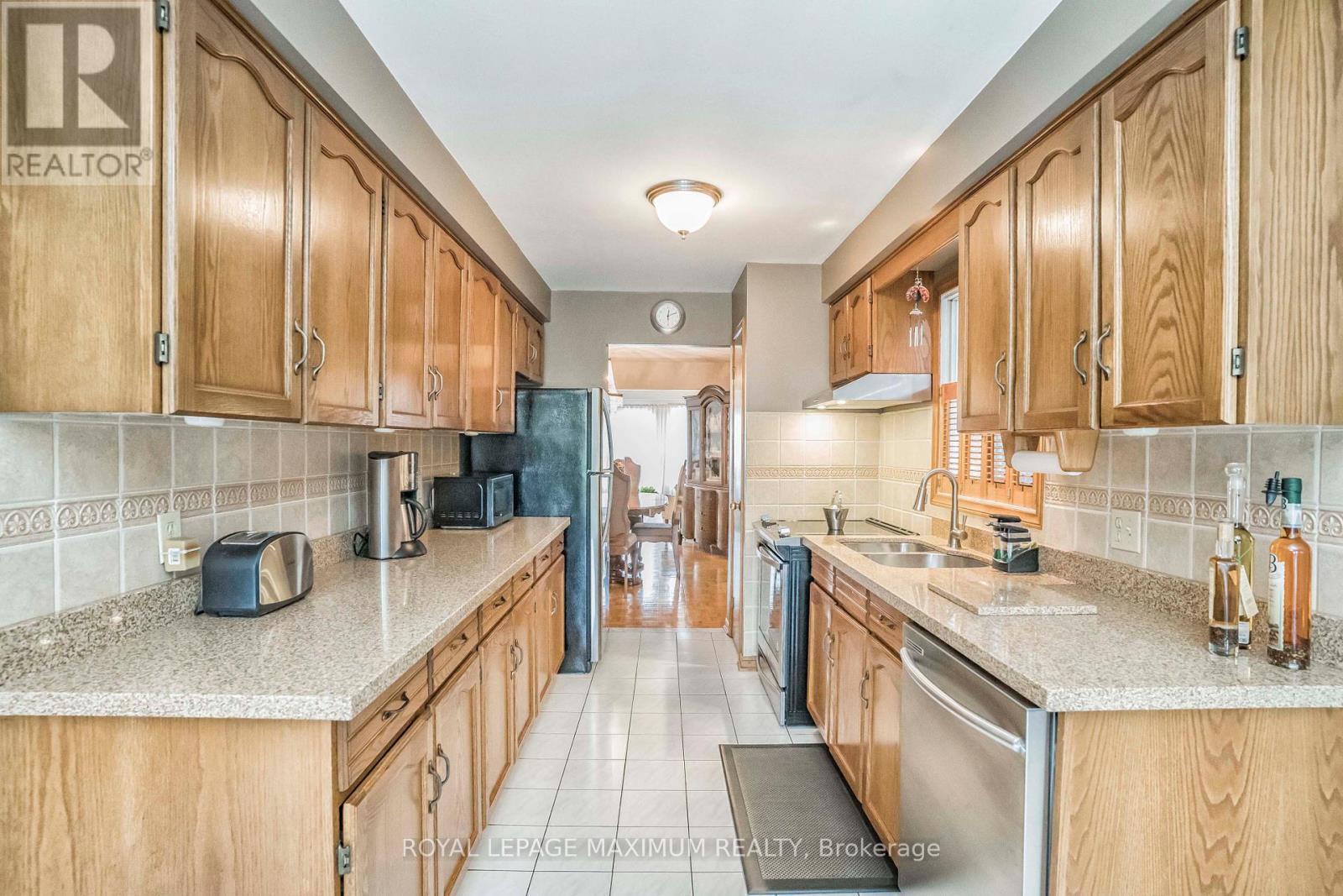 












637 CALEDONIA ROAD

,
Toronto,




Ontario
M6E4V7

