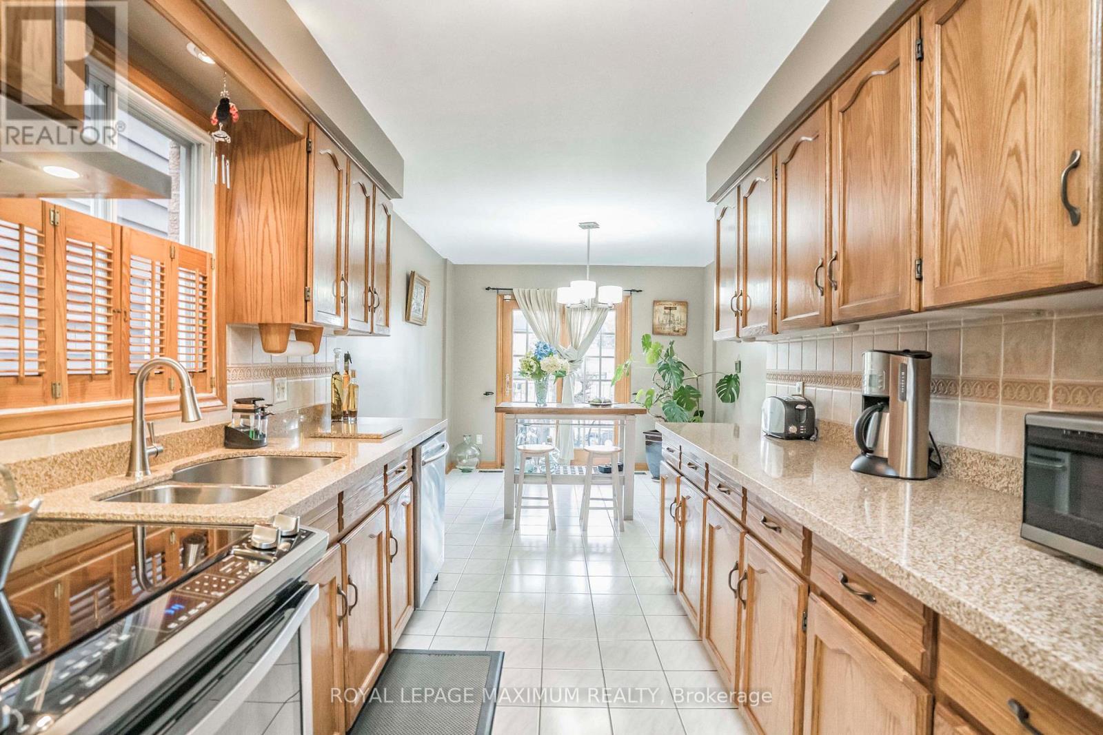 












637 CALEDONIA ROAD

,
Toronto,




Ontario
M6E4V7

