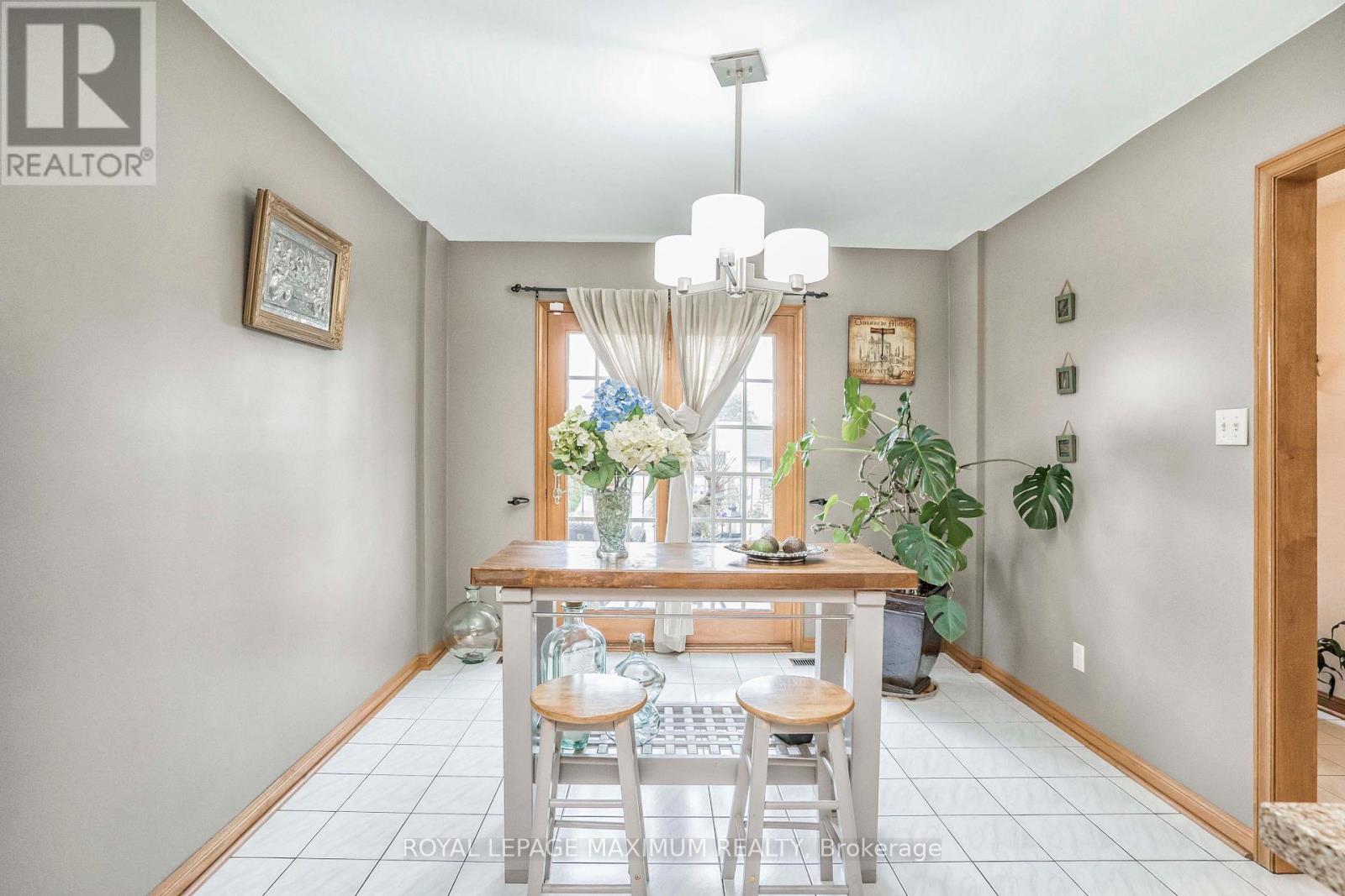 












637 CALEDONIA ROAD

,
Toronto,




Ontario
M6E4V7

