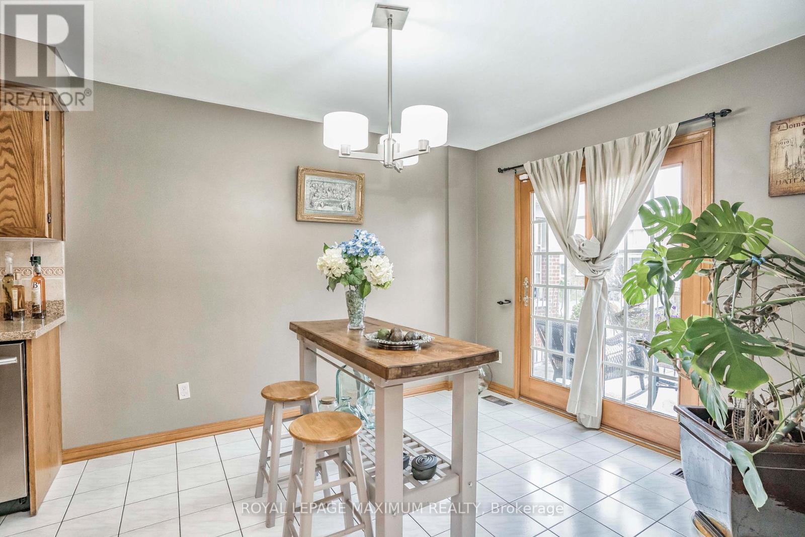 












637 CALEDONIA ROAD

,
Toronto,




Ontario
M6E4V7

