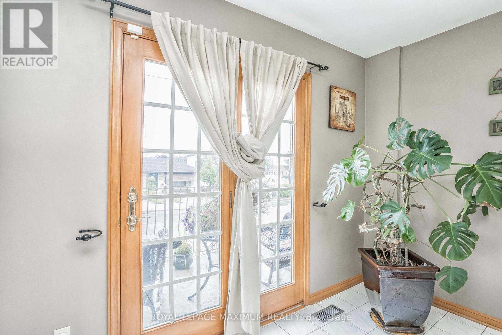 












637 CALEDONIA ROAD

,
Toronto,




Ontario
M6E4V7

