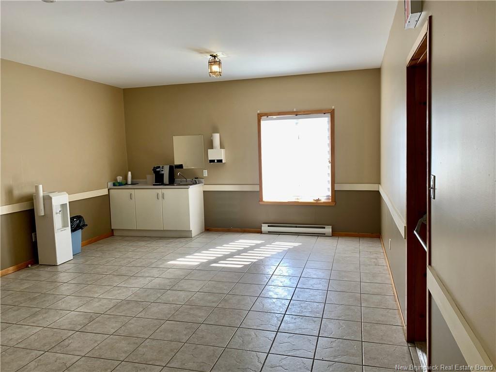 









517


Ave des Pionniers

,
Balmoral,




NB
E8E 1B3

