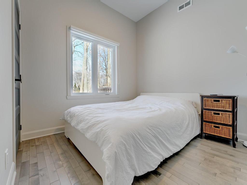 









519


17e Avenue E.

,
Venise-en-Québec,




QC
J0J2K0

