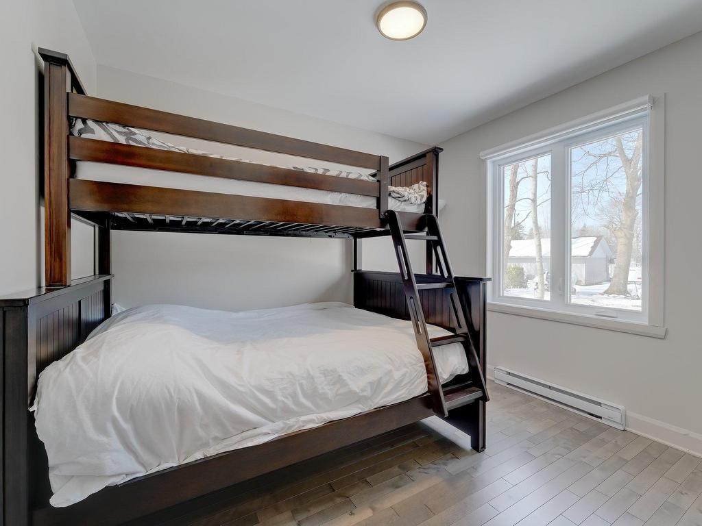 









519


17e Avenue E.

,
Venise-en-Québec,




QC
J0J2K0

