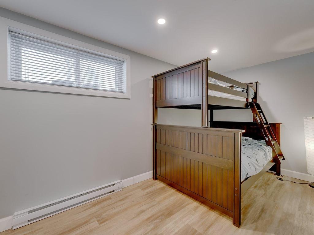 









519


17e Avenue E.

,
Venise-en-Québec,




QC
J0J2K0

