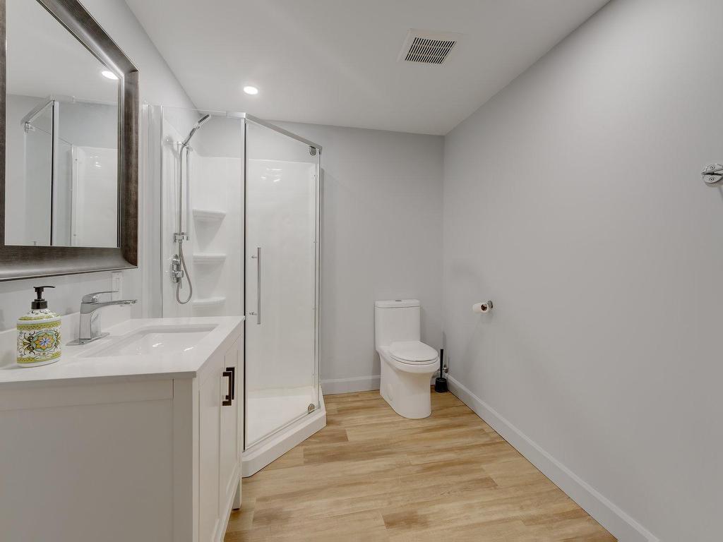 









519


17e Avenue E.

,
Venise-en-Québec,




QC
J0J2K0


