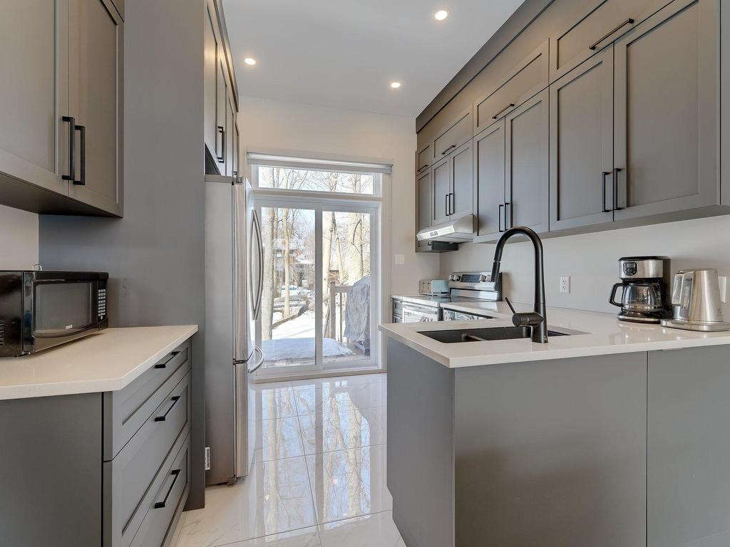 









519


17e Avenue E.

,
Venise-en-Québec,




QC
J0J2K0

