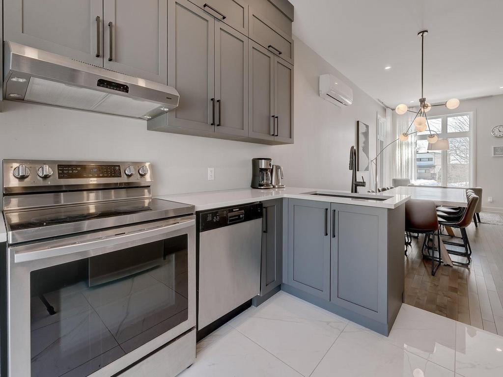 









519


17e Avenue E.

,
Venise-en-Québec,




QC
J0J2K0

