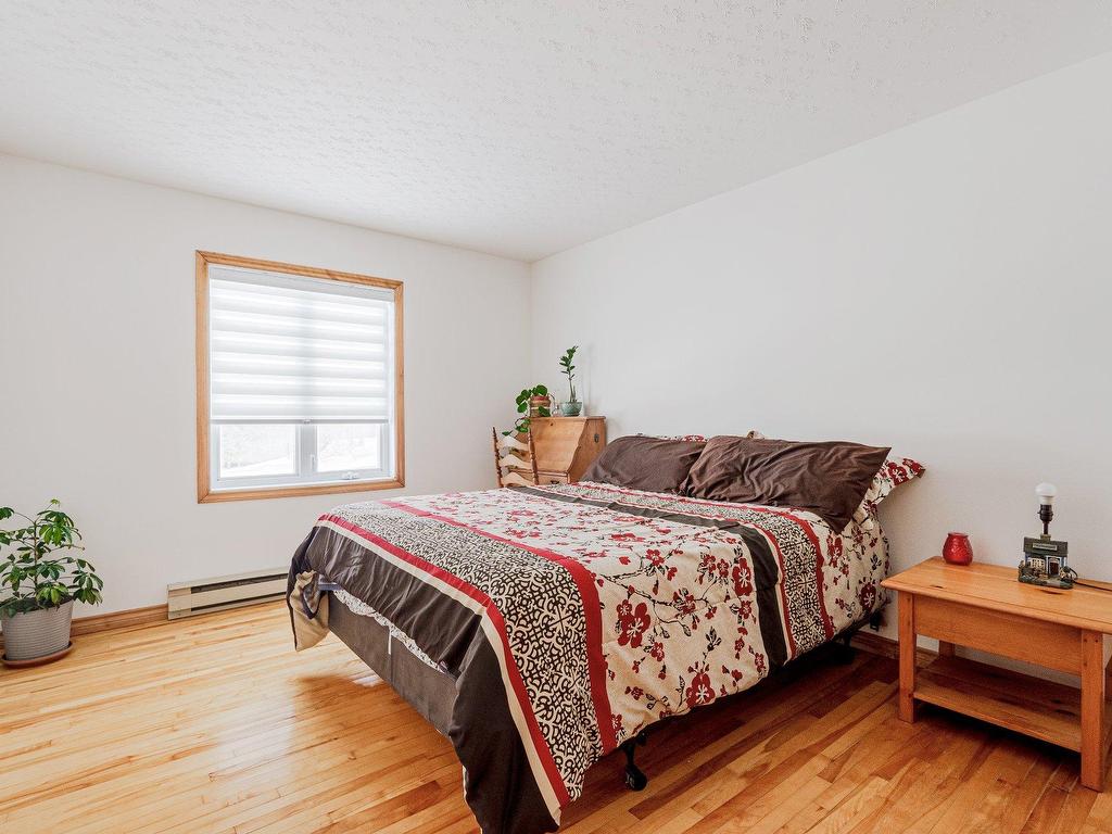 









49


Rue Principale E.

,
Notre-Dame-des-Bois,




QC
J0B2E0

