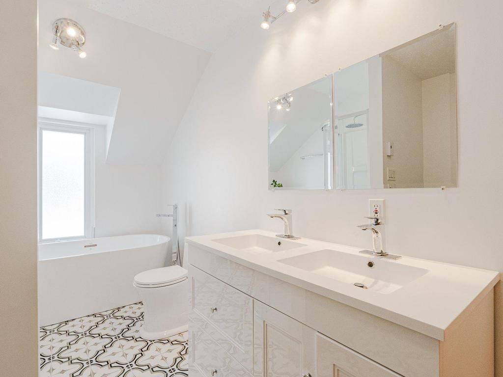 









49


Rue Principale E.

,
Notre-Dame-des-Bois,




QC
J0B2E0

