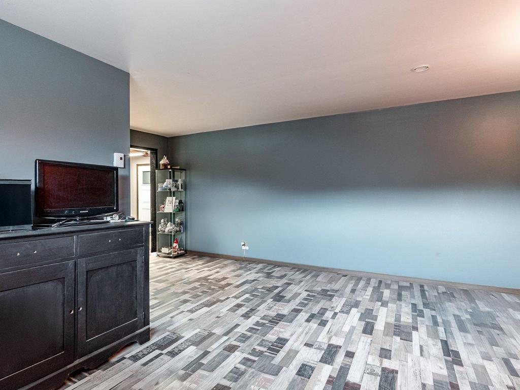 









49


Rue Principale E.

,
Notre-Dame-des-Bois,




QC
J0B2E0

