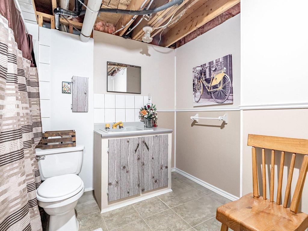









49


Rue Principale E.

,
Notre-Dame-des-Bois,




QC
J0B2E0

