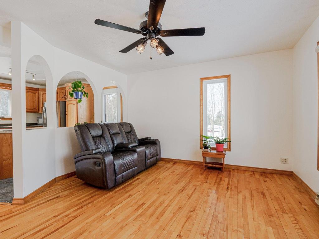 









49


Rue Principale E.

,
Notre-Dame-des-Bois,




QC
J0B2E0

