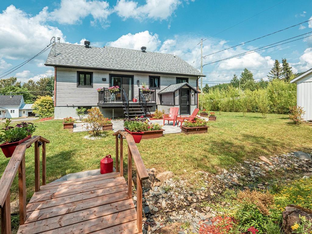 









49


Rue Principale E.

,
Notre-Dame-des-Bois,




QC
J0B2E0

