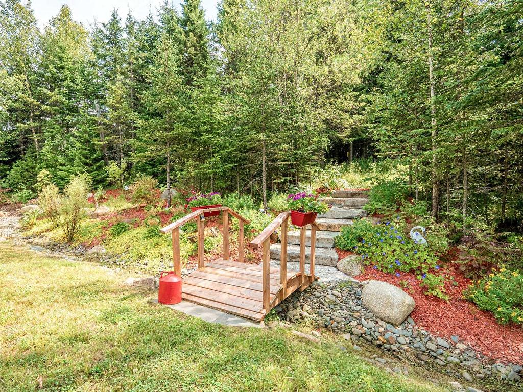 









49


Rue Principale E.

,
Notre-Dame-des-Bois,




QC
J0B2E0

