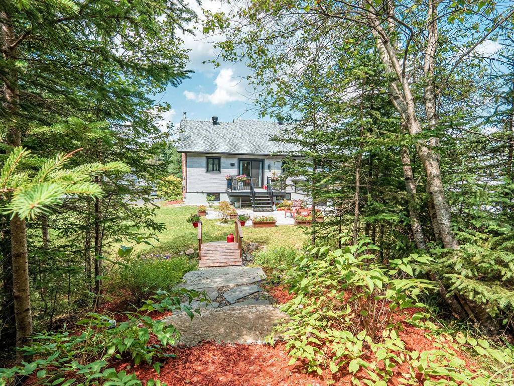 









49


Rue Principale E.

,
Notre-Dame-des-Bois,




QC
J0B2E0

