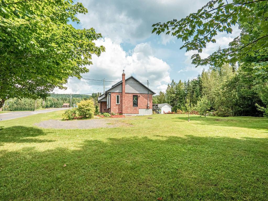 









49


Rue Principale E.

,
Notre-Dame-des-Bois,




QC
J0B2E0

