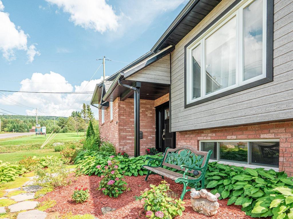 









49


Rue Principale E.

,
Notre-Dame-des-Bois,




QC
J0B2E0

