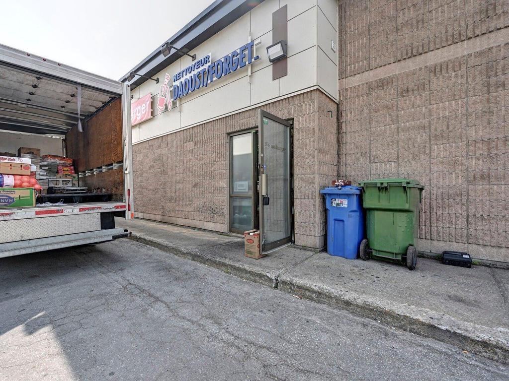 









550


Boul. Curé-Labelle

,
Laval (Sainte-Rose),




QC
H7L4V6

