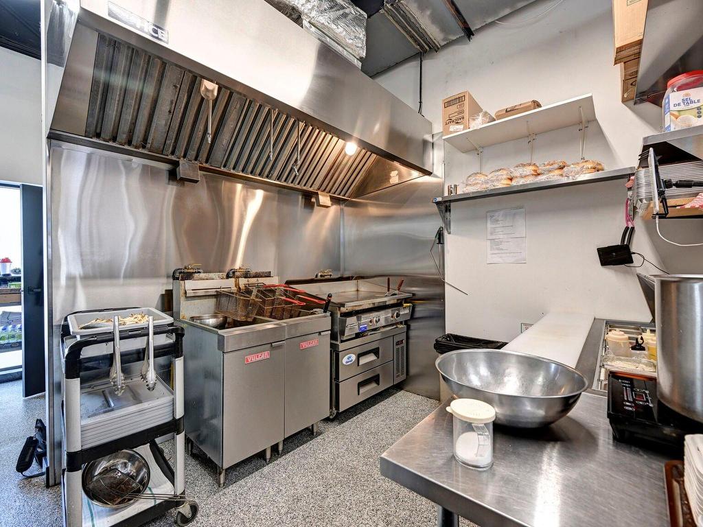 









550


Boul. Curé-Labelle

,
Laval (Sainte-Rose),




QC
H7L4V6

