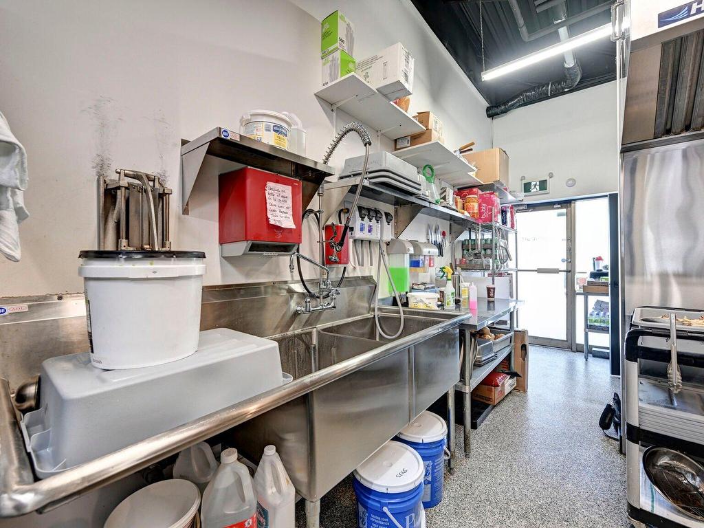 









550


Boul. Curé-Labelle

,
Laval (Sainte-Rose),




QC
H7L4V6

