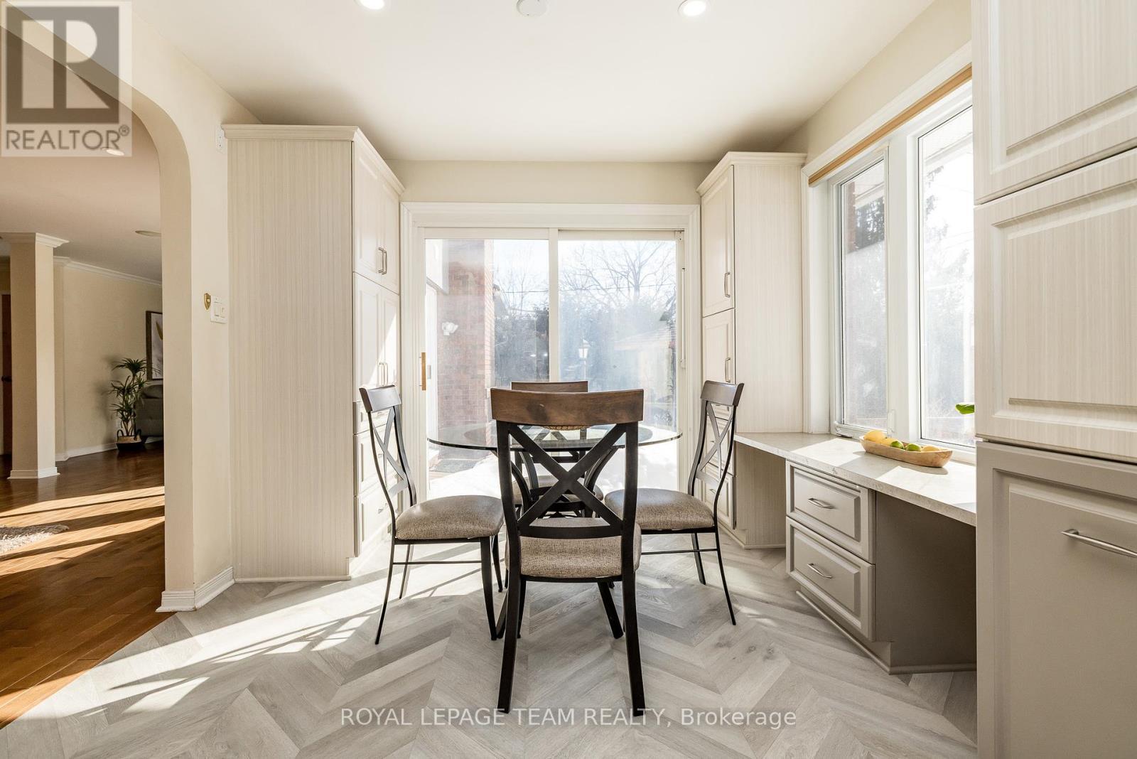 












304 MOUNTBATTEN AVENUE

,
Ottawa,




Ontario
K1H5W3

