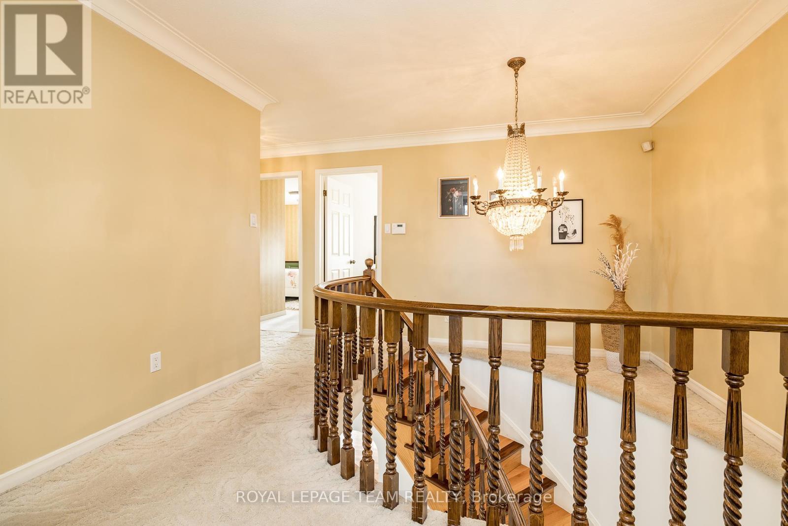 












304 MOUNTBATTEN AVENUE

,
Ottawa,




Ontario
K1H5W3

