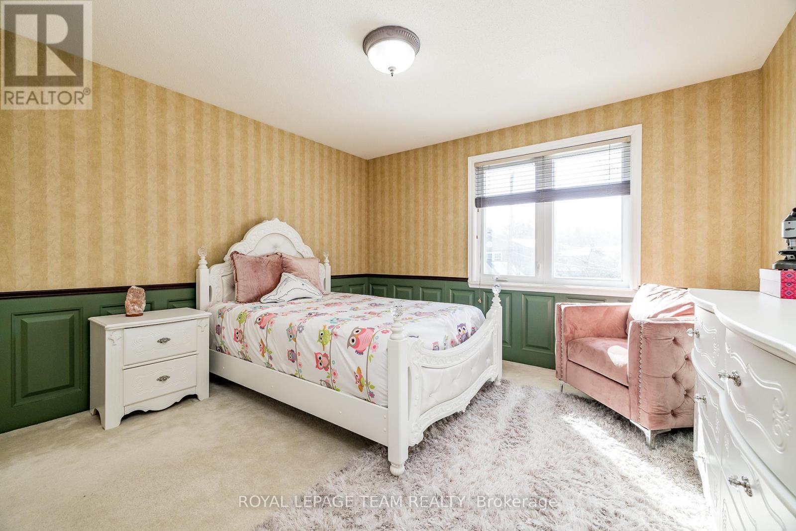 












304 MOUNTBATTEN AVENUE

,
Ottawa,




Ontario
K1H5W3

