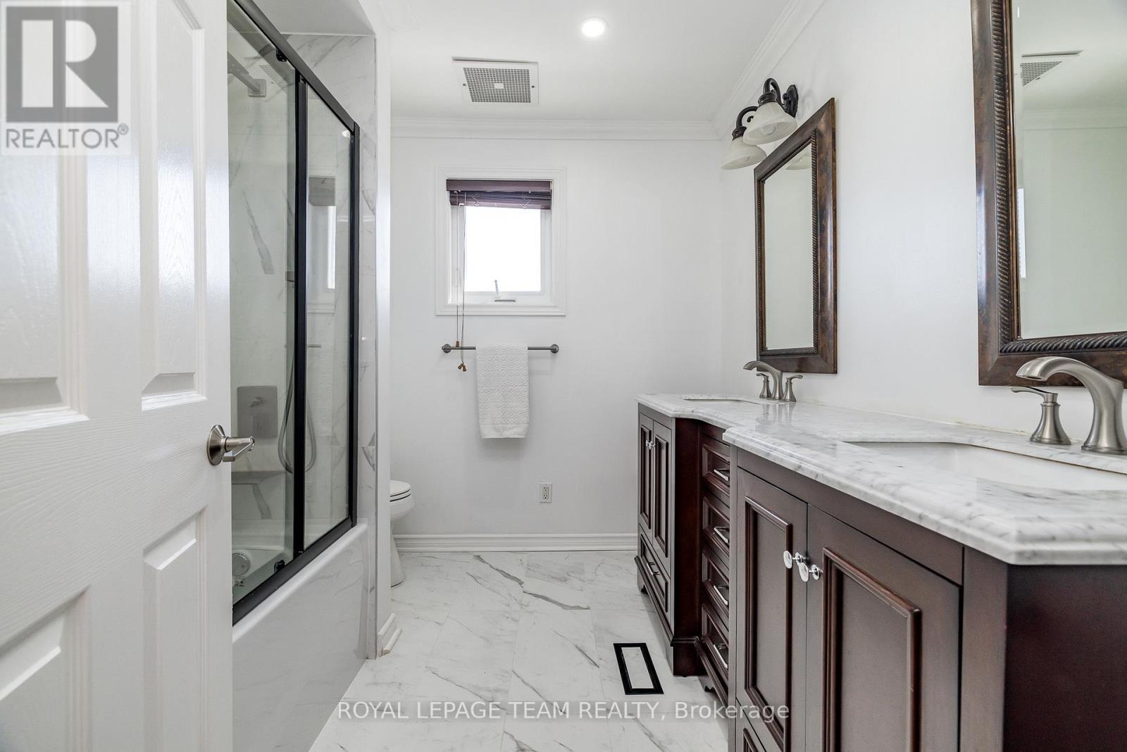 












304 MOUNTBATTEN AVENUE

,
Ottawa,




Ontario
K1H5W3

