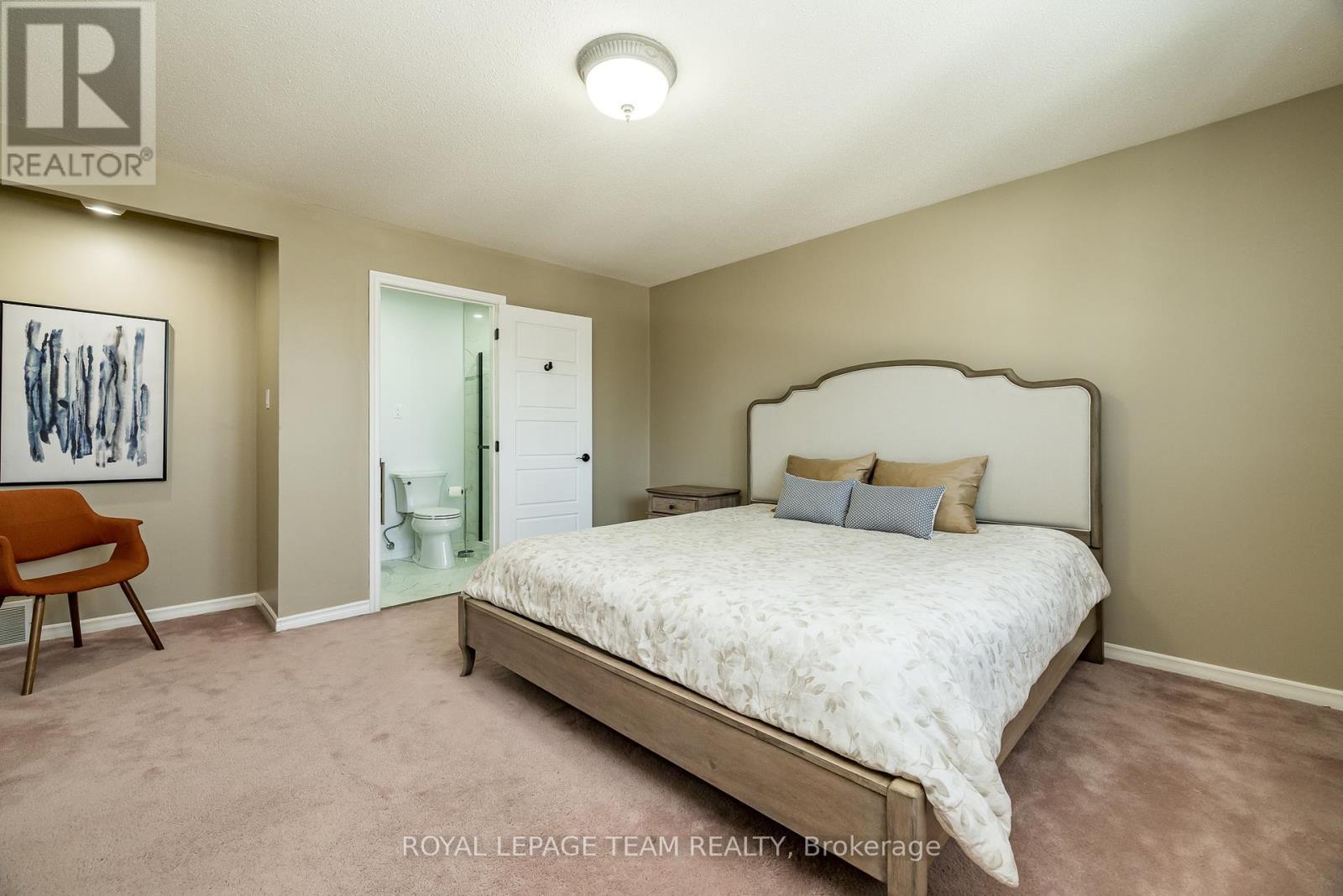 












304 MOUNTBATTEN AVENUE

,
Ottawa,




Ontario
K1H5W3

