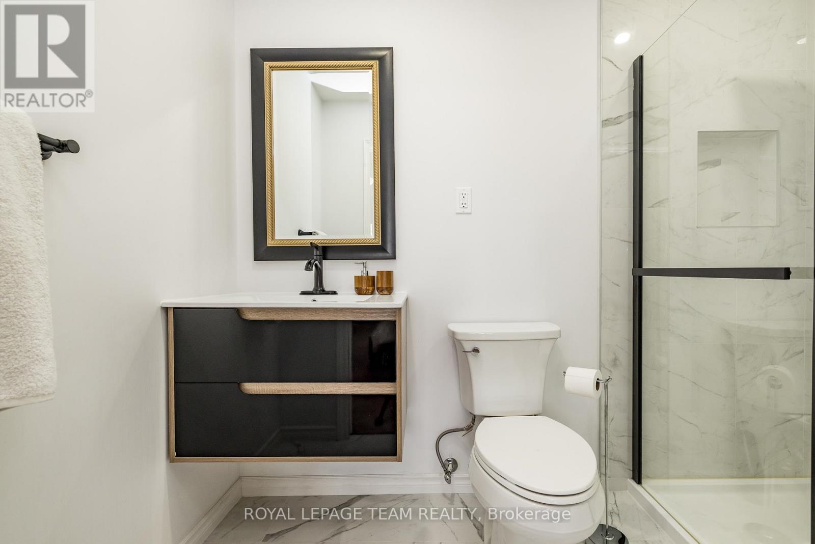 












304 MOUNTBATTEN AVENUE

,
Ottawa,




Ontario
K1H5W3

