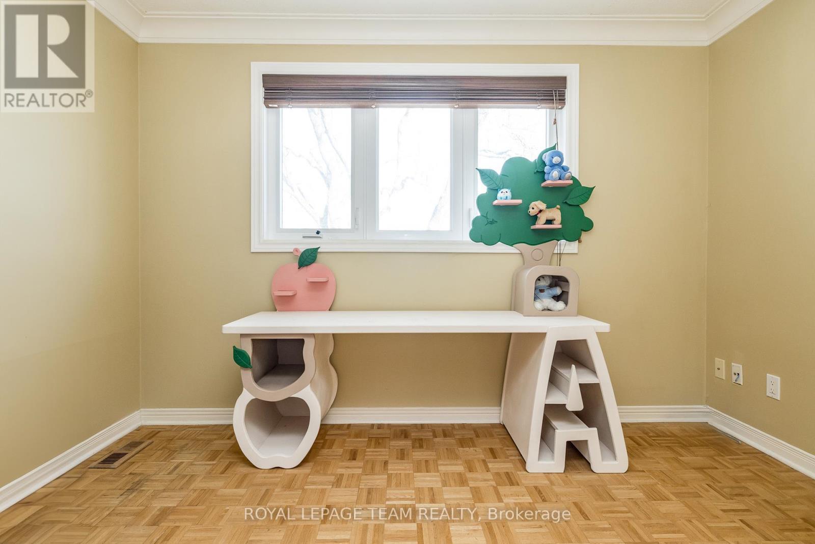 












304 MOUNTBATTEN AVENUE

,
Ottawa,




Ontario
K1H5W3

