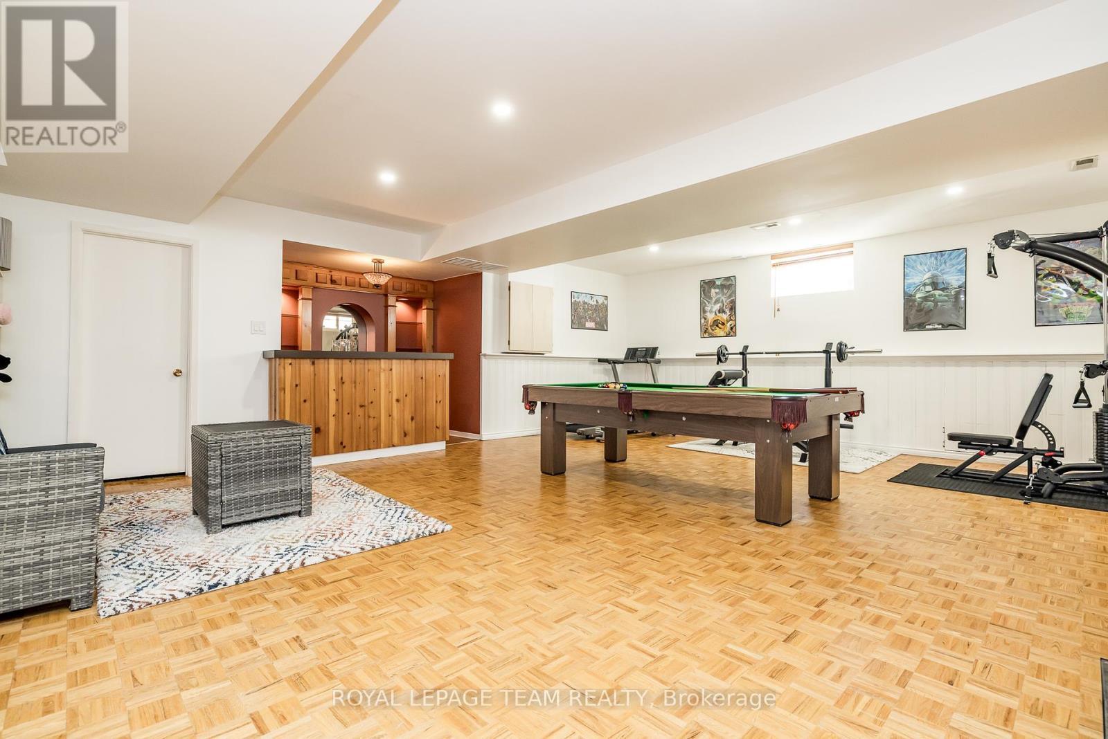 












304 MOUNTBATTEN AVENUE

,
Ottawa,




Ontario
K1H5W3

