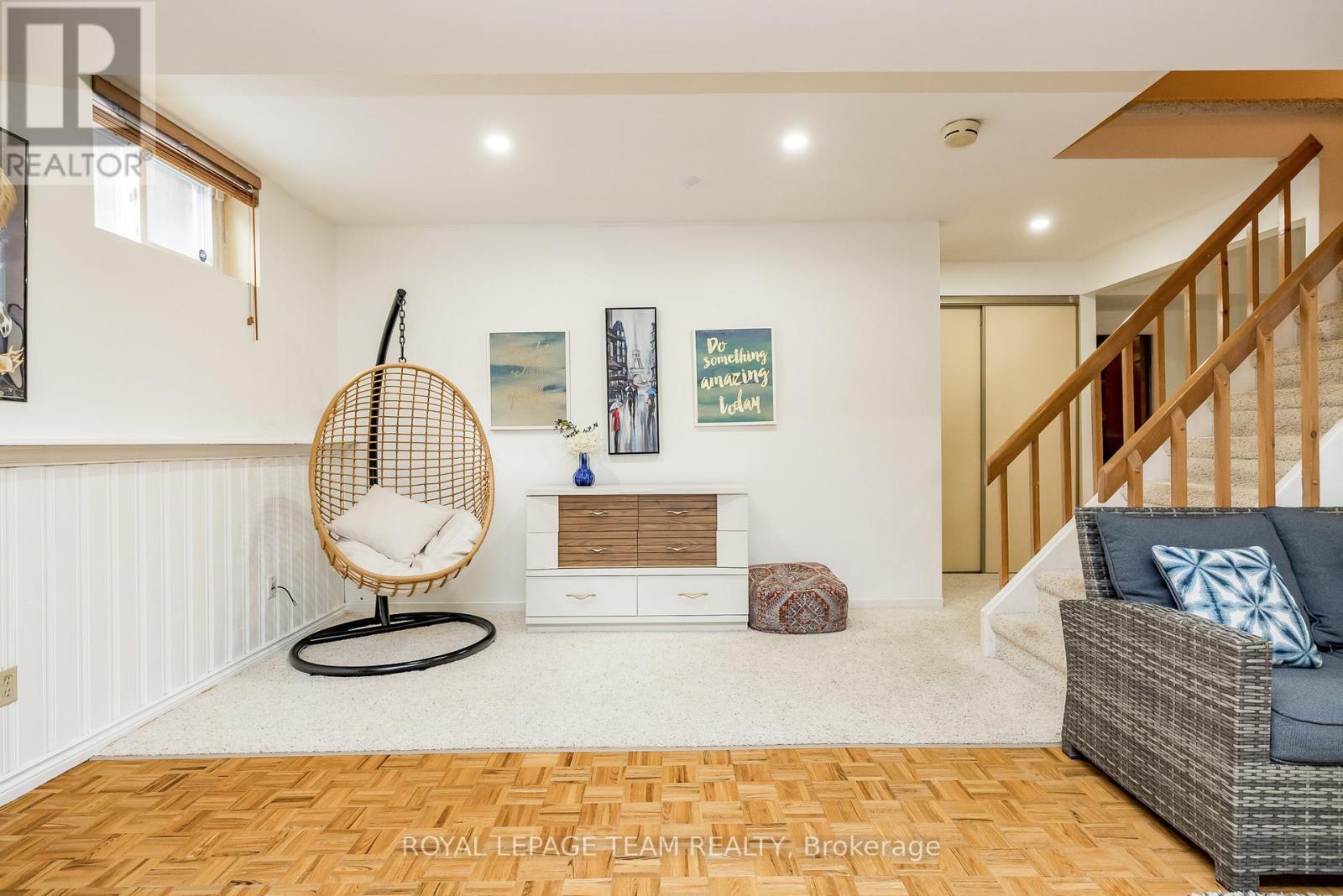 












304 MOUNTBATTEN AVENUE

,
Ottawa,




Ontario
K1H5W3

