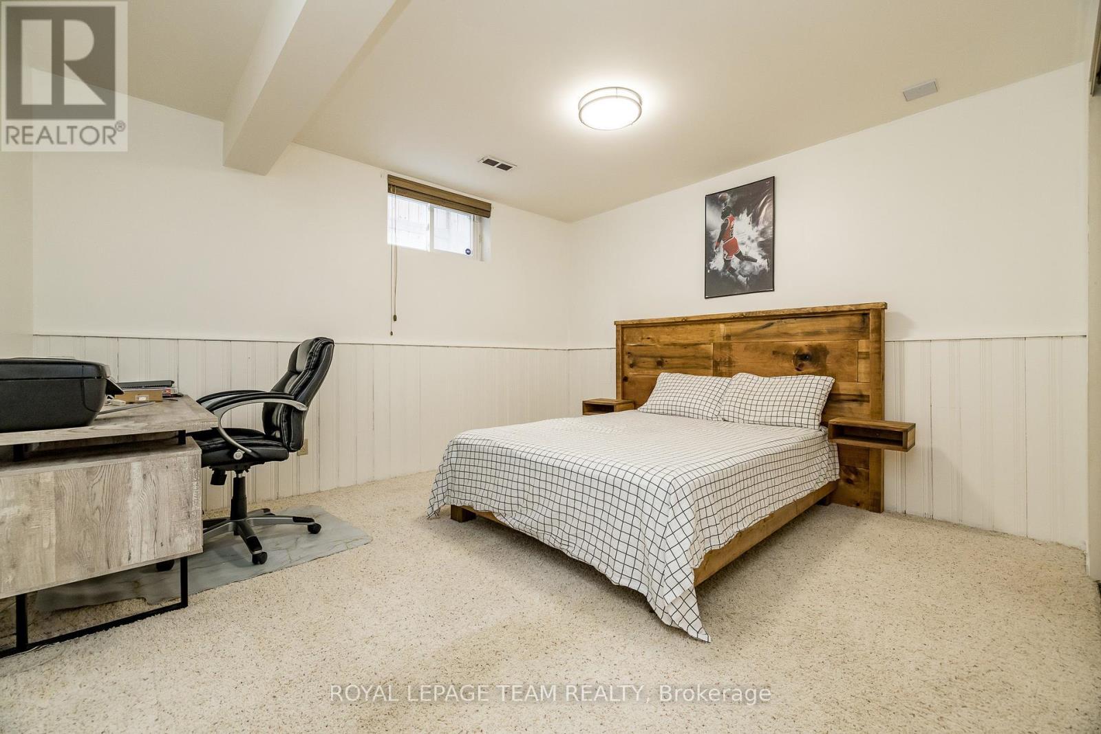 












304 MOUNTBATTEN AVENUE

,
Ottawa,




Ontario
K1H5W3

